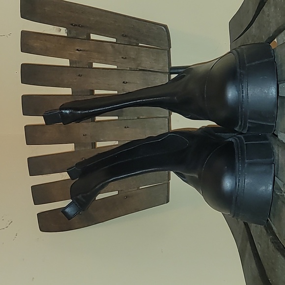 Free People Maren Mid Black Leather Chelsea Boots New without tag, Only Try On - Picture 2 of 7